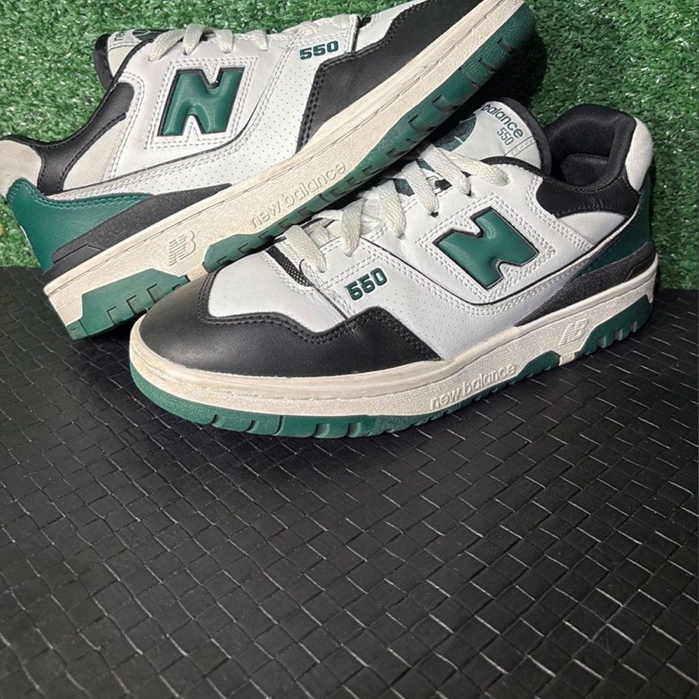 New Balance 550 Green Black White Men’s 8 / Women’s 9.5 Retro Low Sneakers